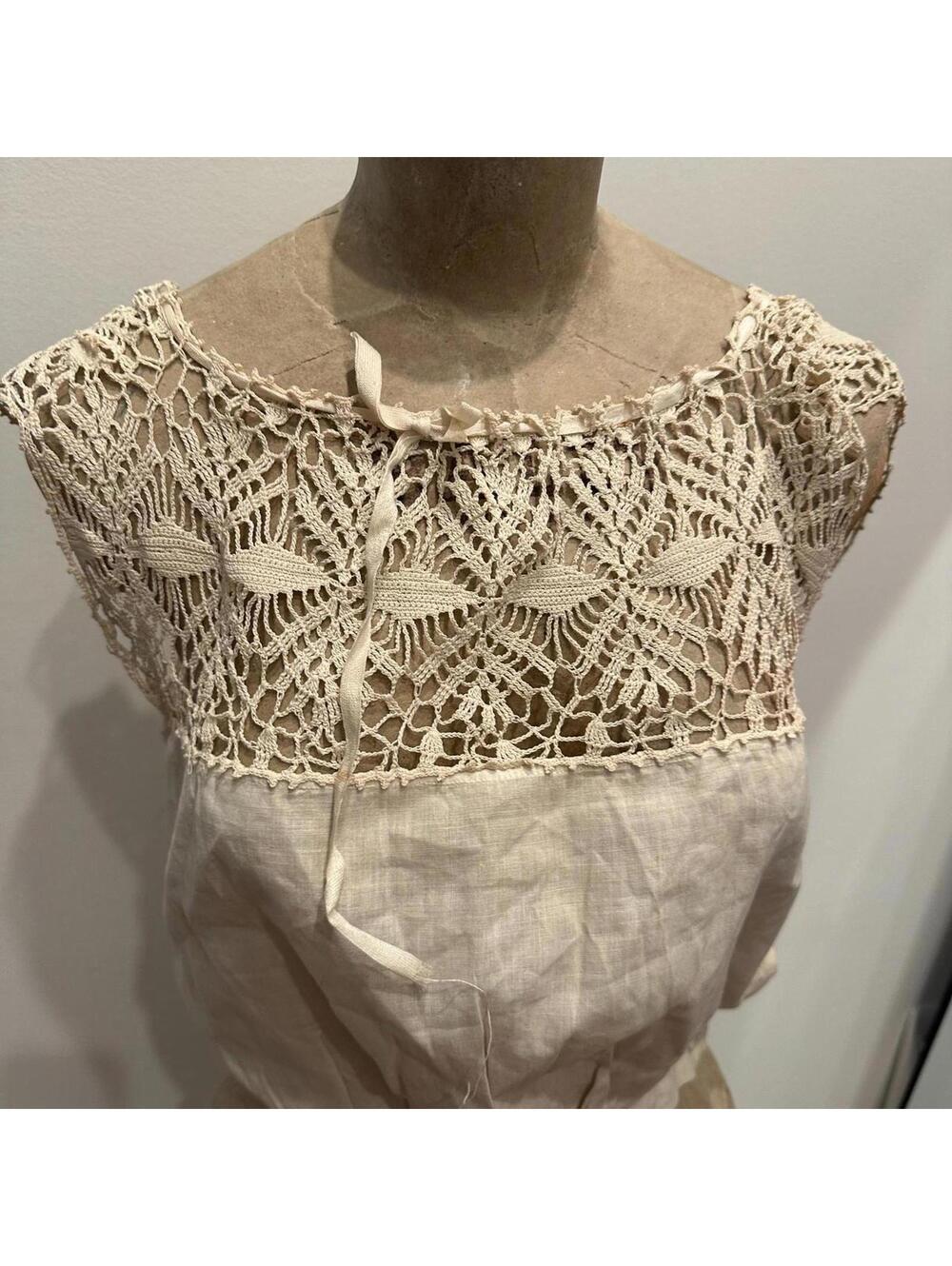 Vintage Edwardian Crochet Lace and Linen Blouse - Picture 2 of 5